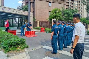 库里：我们次节末段有些空位机会没把握住 掘金让我们付出了代价