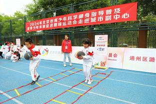 阿隆-霍勒迪：我觉得申京在内线几乎是不可阻挡的 他还在提升